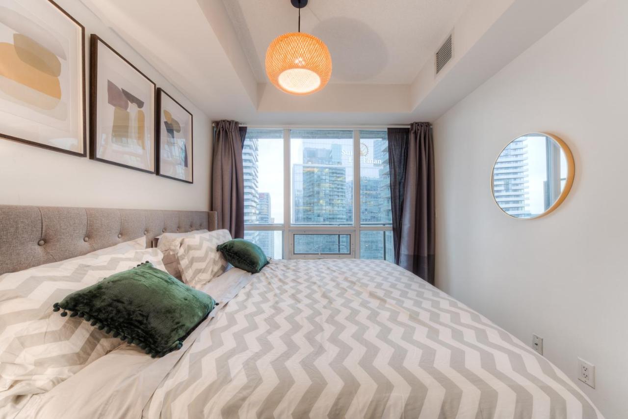 Stylish Newly Furnished Condo With Beautiful Lake View Toronto Esterno foto