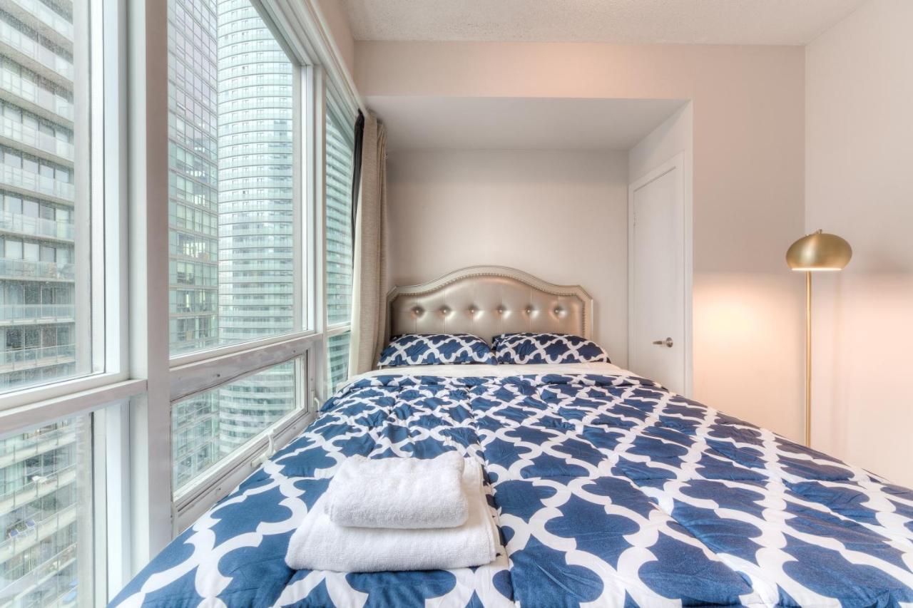 Stylish Newly Furnished Condo With Beautiful Lake View Toronto Esterno foto