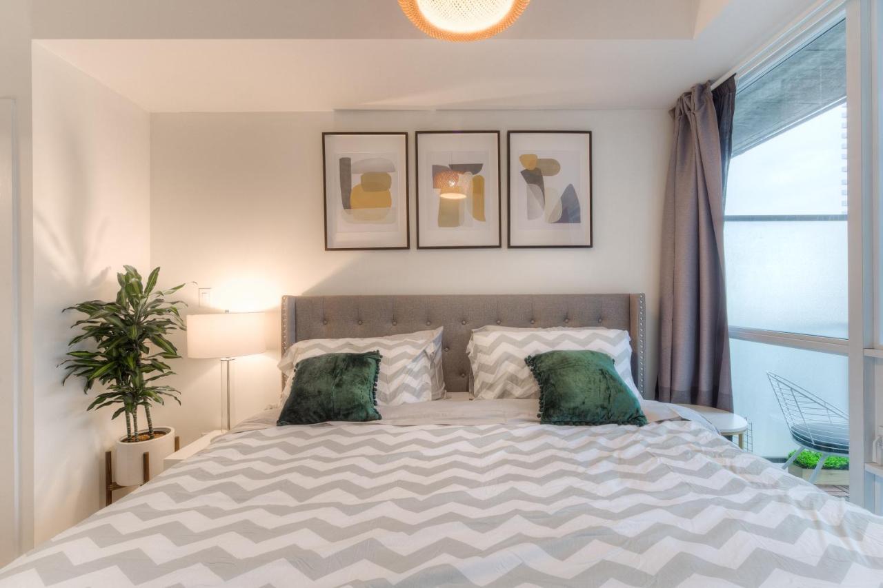 Stylish Newly Furnished Condo With Beautiful Lake View Toronto Esterno foto