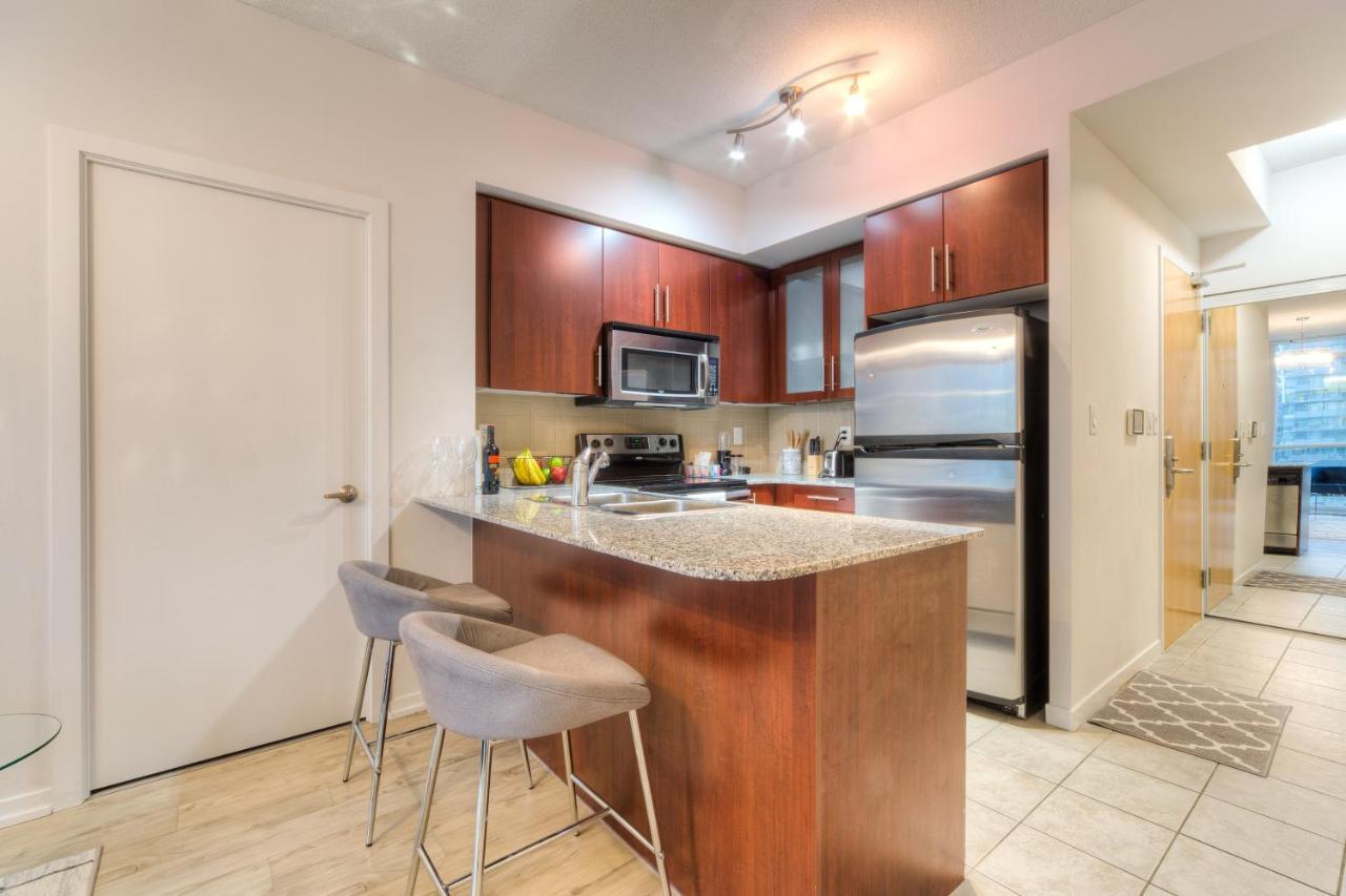 Stylish Newly Furnished Condo With Beautiful Lake View Toronto Esterno foto