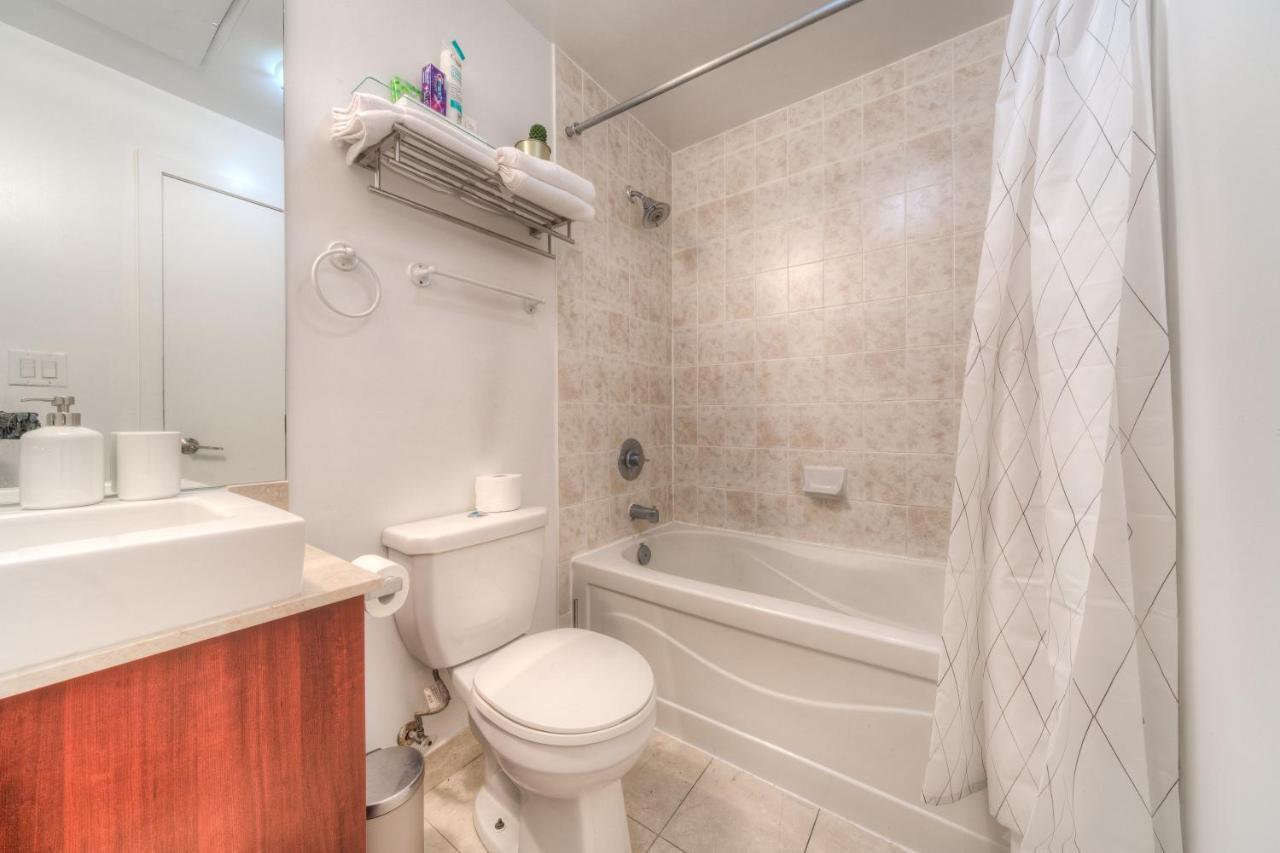 Stylish Newly Furnished Condo With Beautiful Lake View Toronto Esterno foto