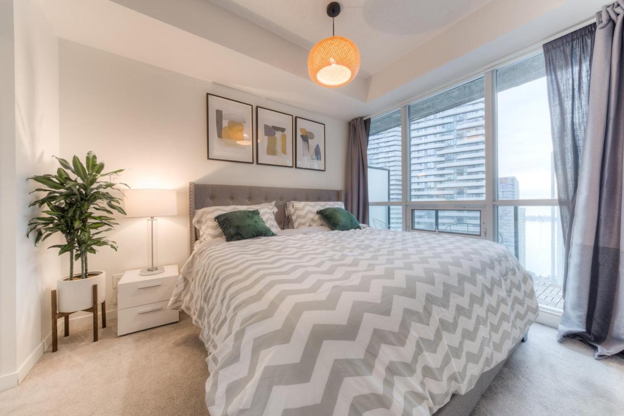 Stylish Newly Furnished Condo With Beautiful Lake View Toronto Esterno foto
