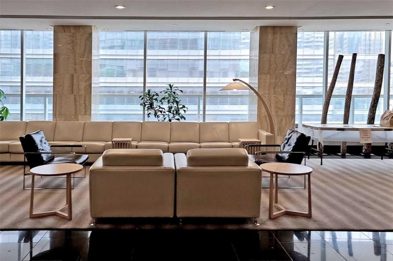 Stylish Newly Furnished Condo With Beautiful Lake View Toronto Esterno foto
