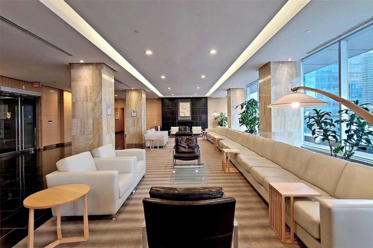 Stylish Newly Furnished Condo With Beautiful Lake View Toronto Esterno foto